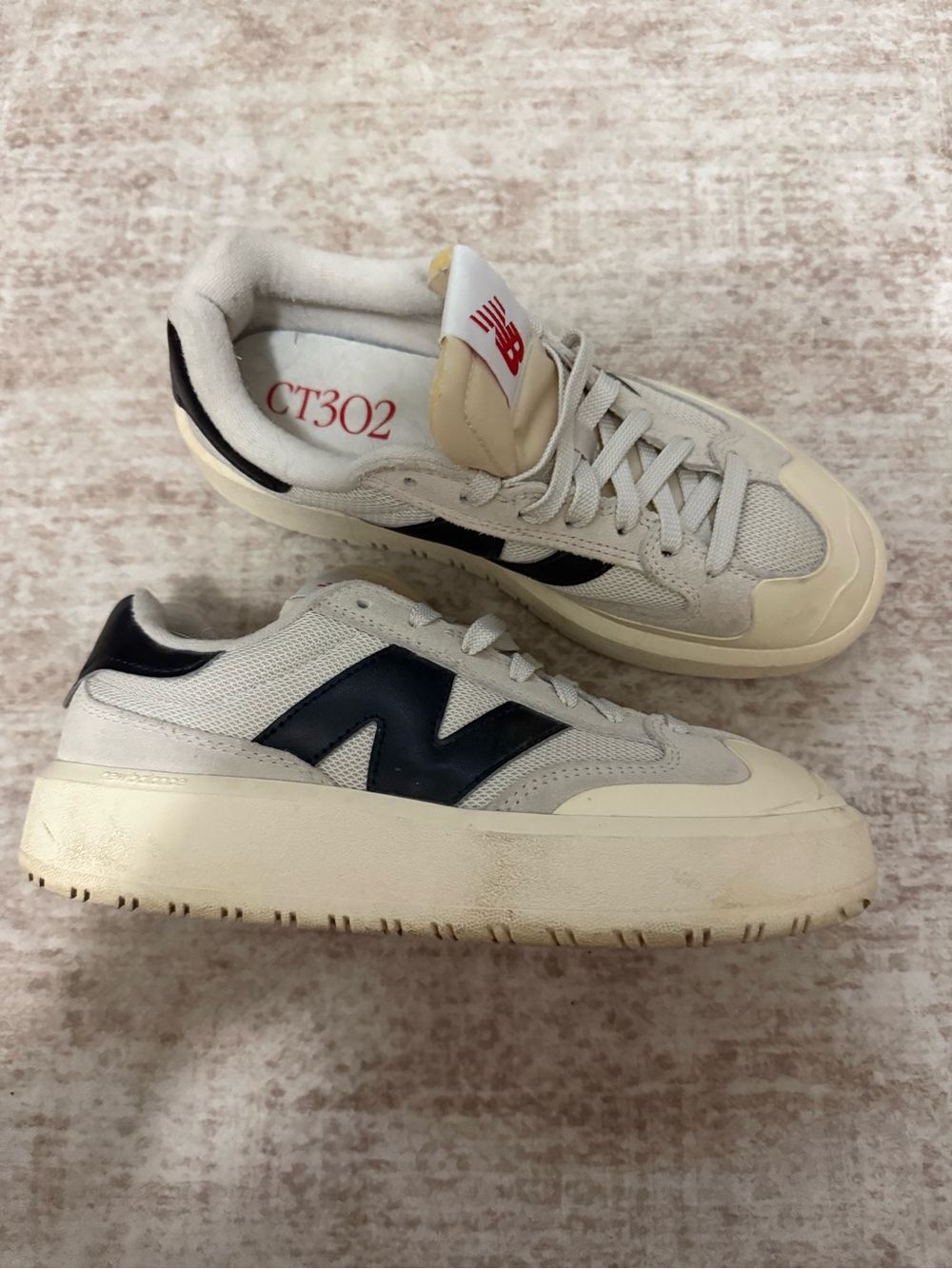 New Balance Men’s Cream & Navy Low-Top Platform Sneakers